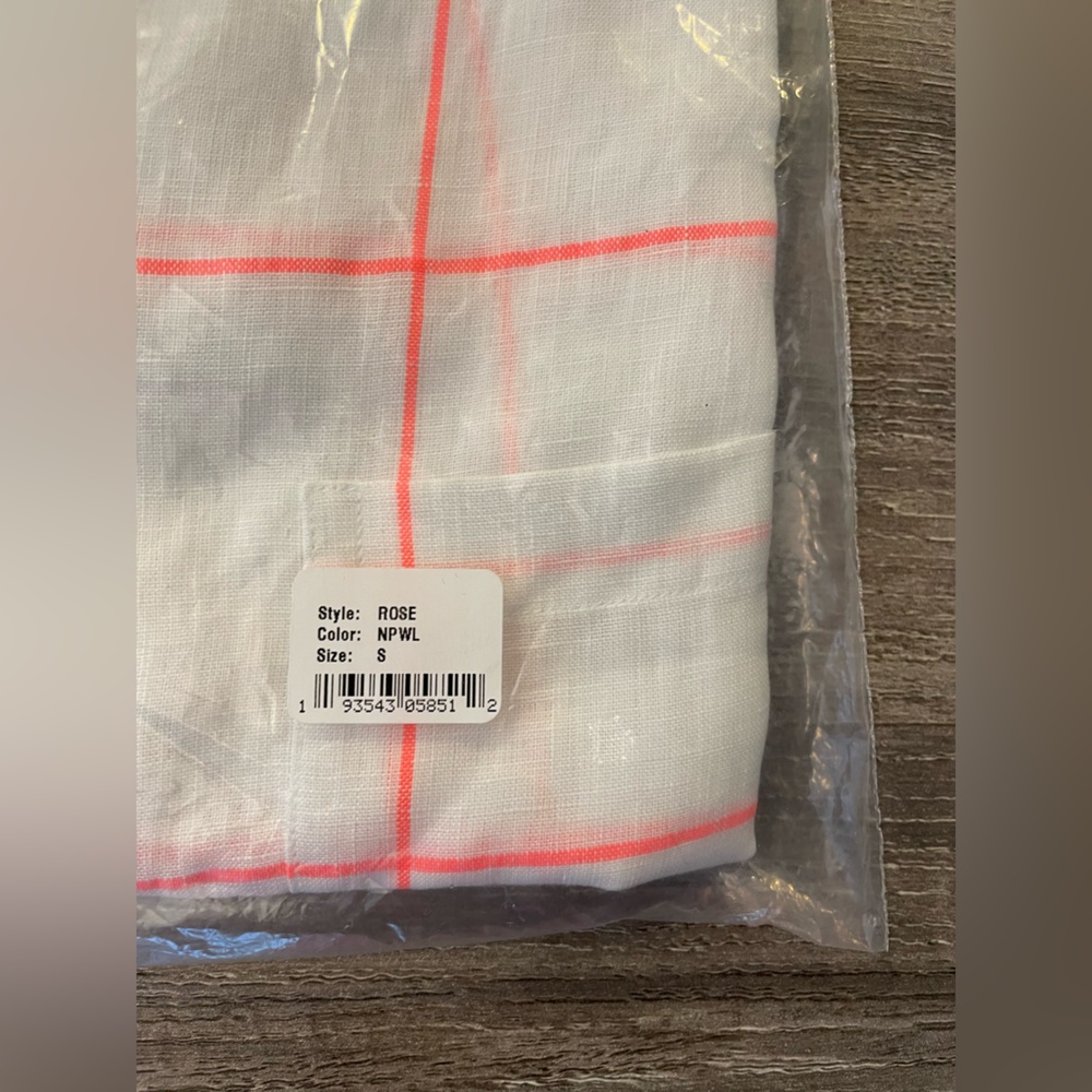 Frank and Eileen Rose Style Linen Shirt. New in Packaging. Size Small